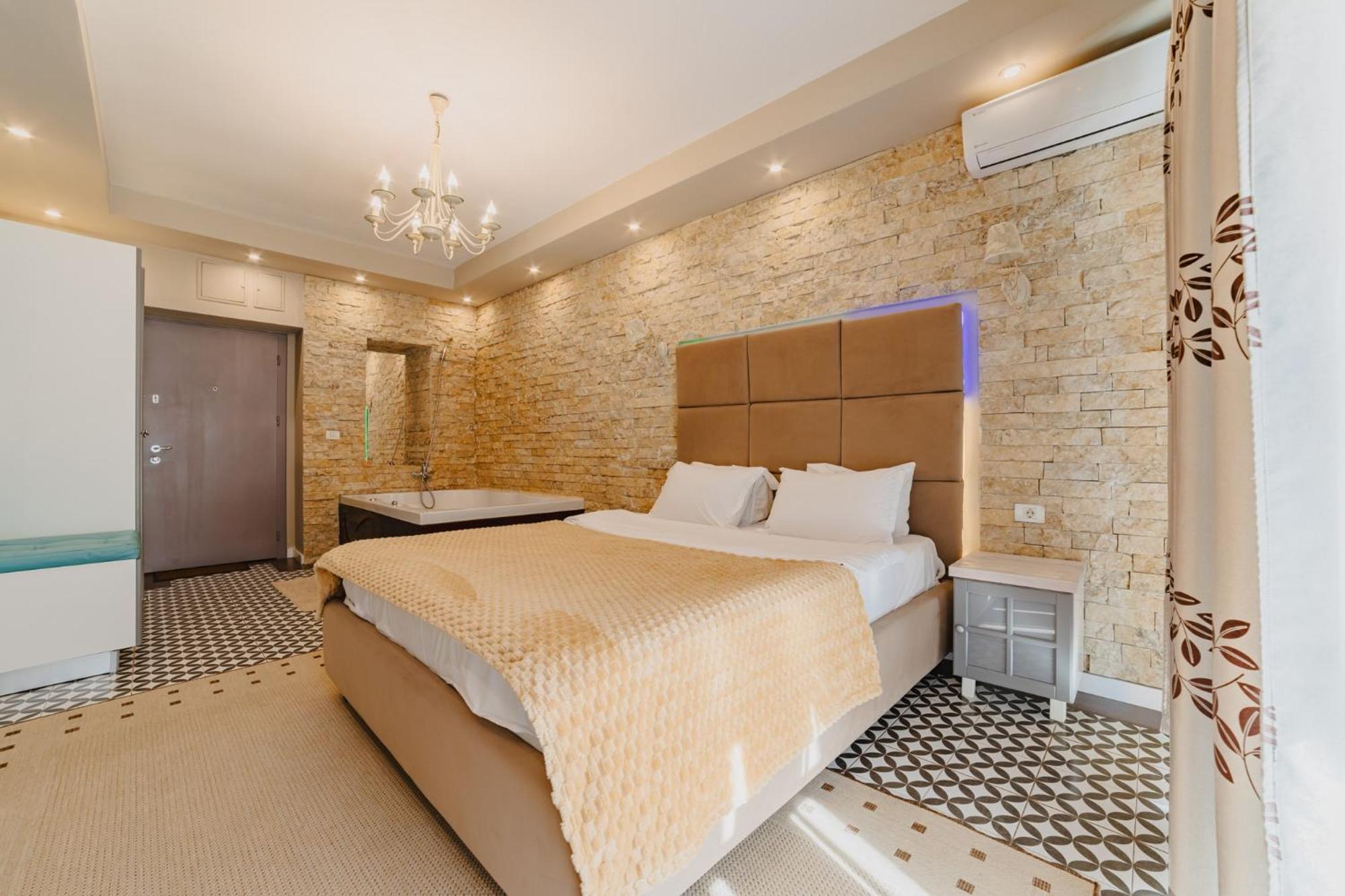 Romantic Jacuzzi Belleview Studio Sinaia Buitenkant foto